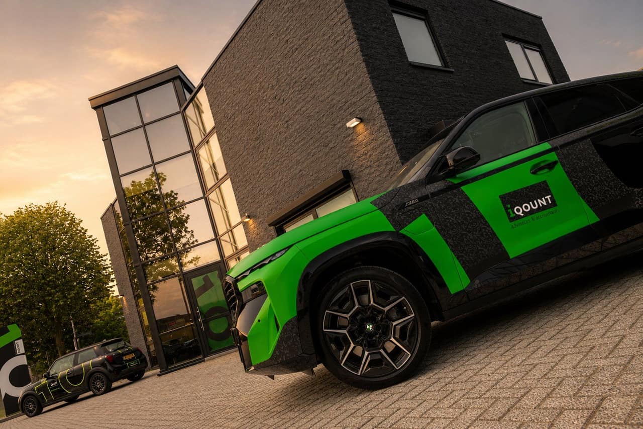 Medewerkers van iQOUNT aan het werk in Harderwijk